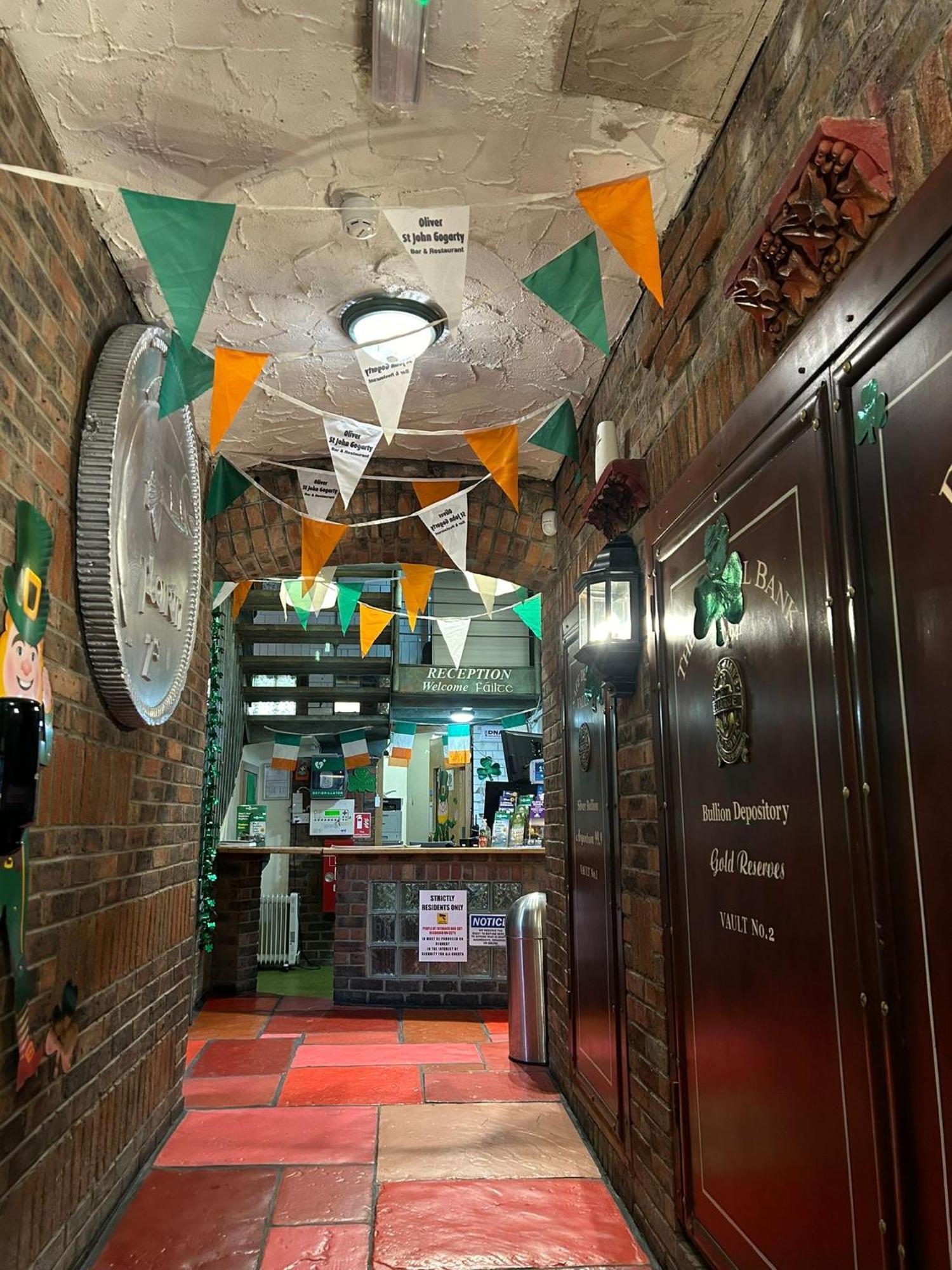 Gogartys Temple Bar Hostel Dublin Exterior photo